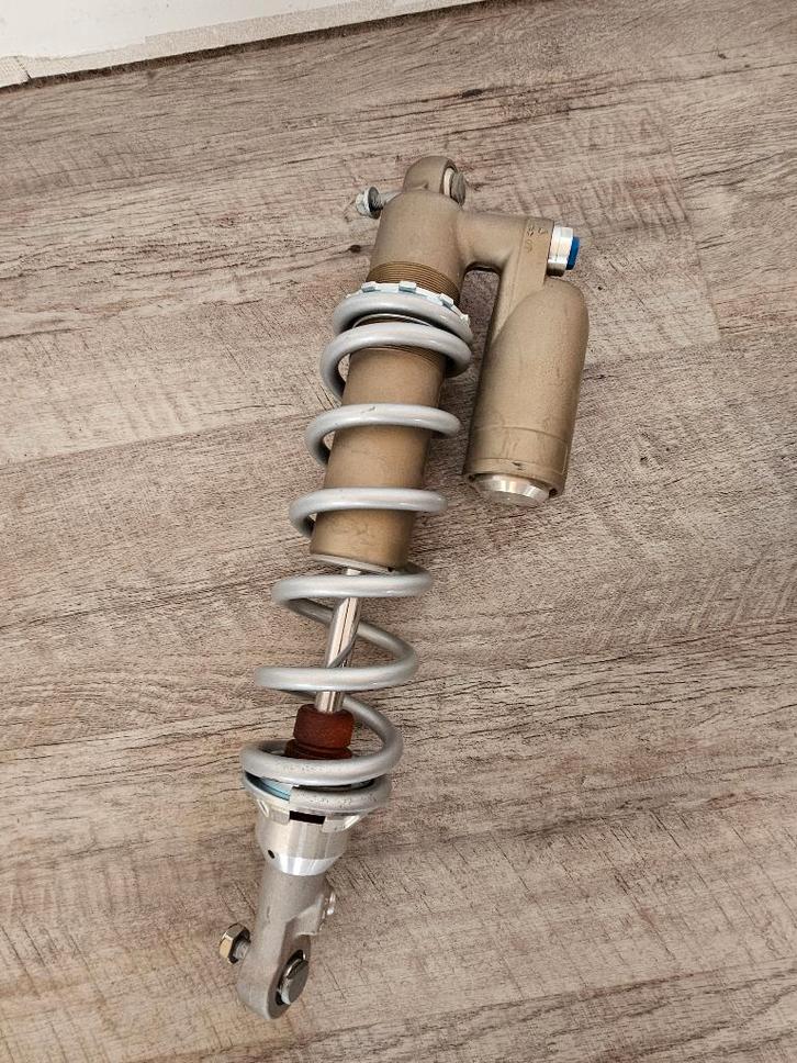 Showa achterdemper & airbox, Motoren, Onderdelen | Overige, Nieuw, Ophalen of Verzenden