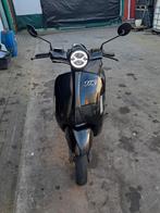Scooter A klasse + Helm, Zo goed als nieuw, Benzine, Ophalen, Overige merken