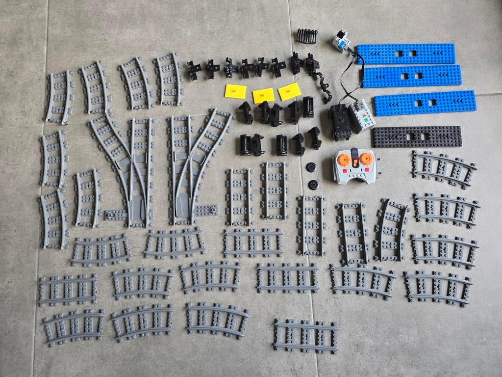 Lego trein onderdelen met spoor weg, motor en afstandbedinig, Enlèvement ou Envoi, Lego, City