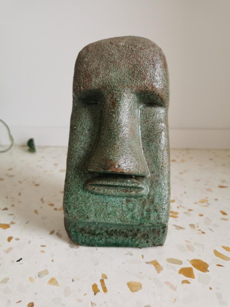 Serre-livres Moai, Enlèvement