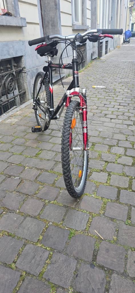 VTT,  26"   ,  , tres bon etat,  amortisseurs , 70 eur, Enlèvement