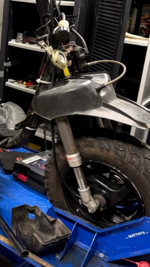 Fourche avant Piaggio Gilera Typhoon, Vélos & Vélomoteurs, Pièces de cyclomoteur | Scooters, Comme neuf, Piaggio, Autres types