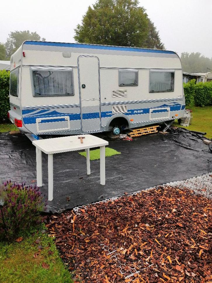 Fendt Platin 470, Caravans en Kamperen, Caravans, Particulier, tot en met 4, 1000 - 1250 kg, Rondzit, Fendt, Dwarsbed, Omvormbare zithoek