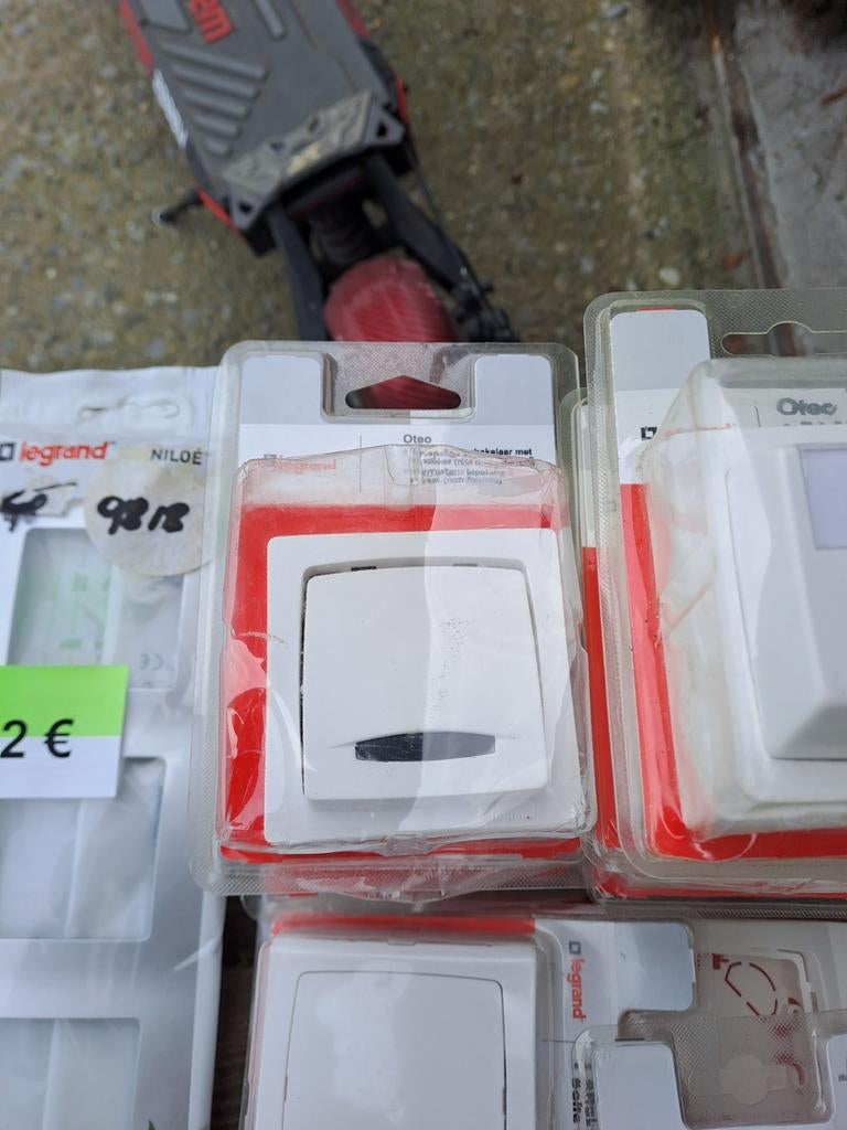 Bewegingsmelders  ,bedieningschakelaars...150 e, Doe-het-zelf en Bouw, Elektriciteit en Kabels, Ophalen of Verzenden