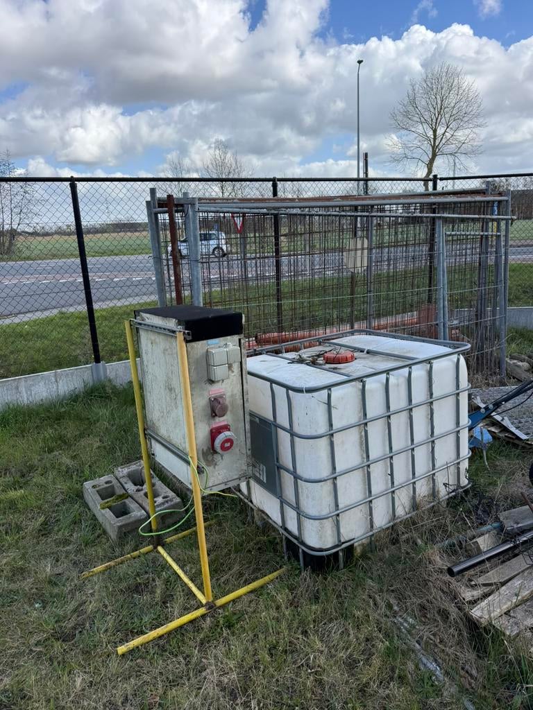 Werfkast let werf hekken en 1000liter watertann, Doe-het-zelf en Bouw, Bouwketen en Schaftketen, Ophalen, Zo goed als nieuw