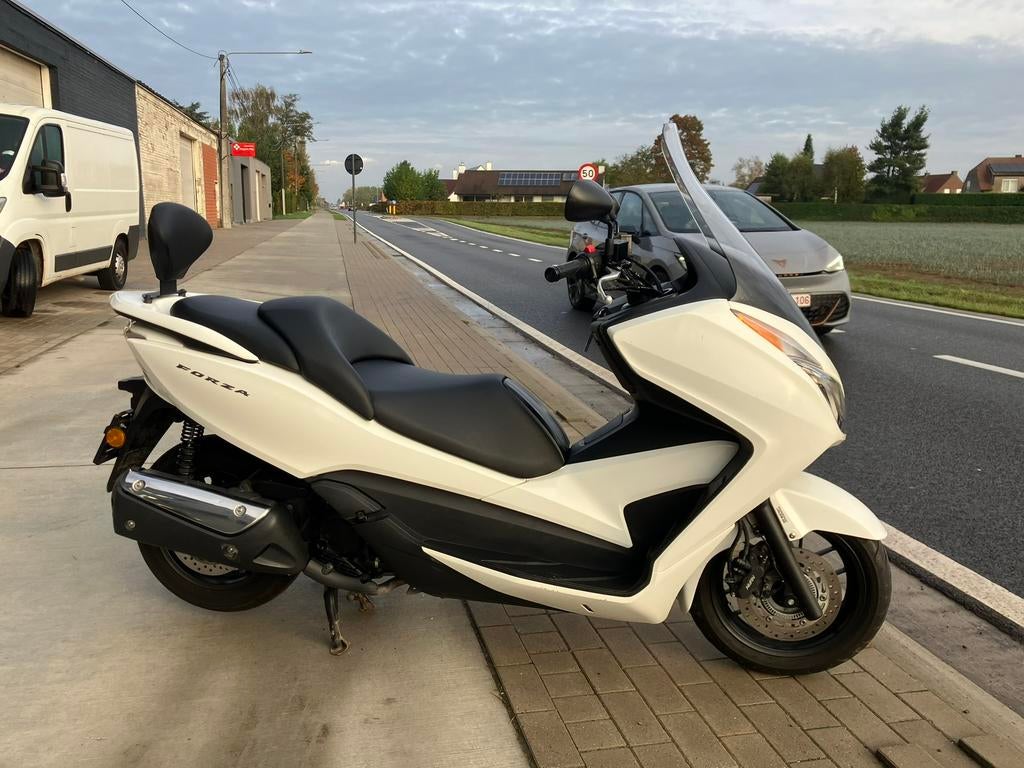 Honda forza 300 2014 8712 km met garantie