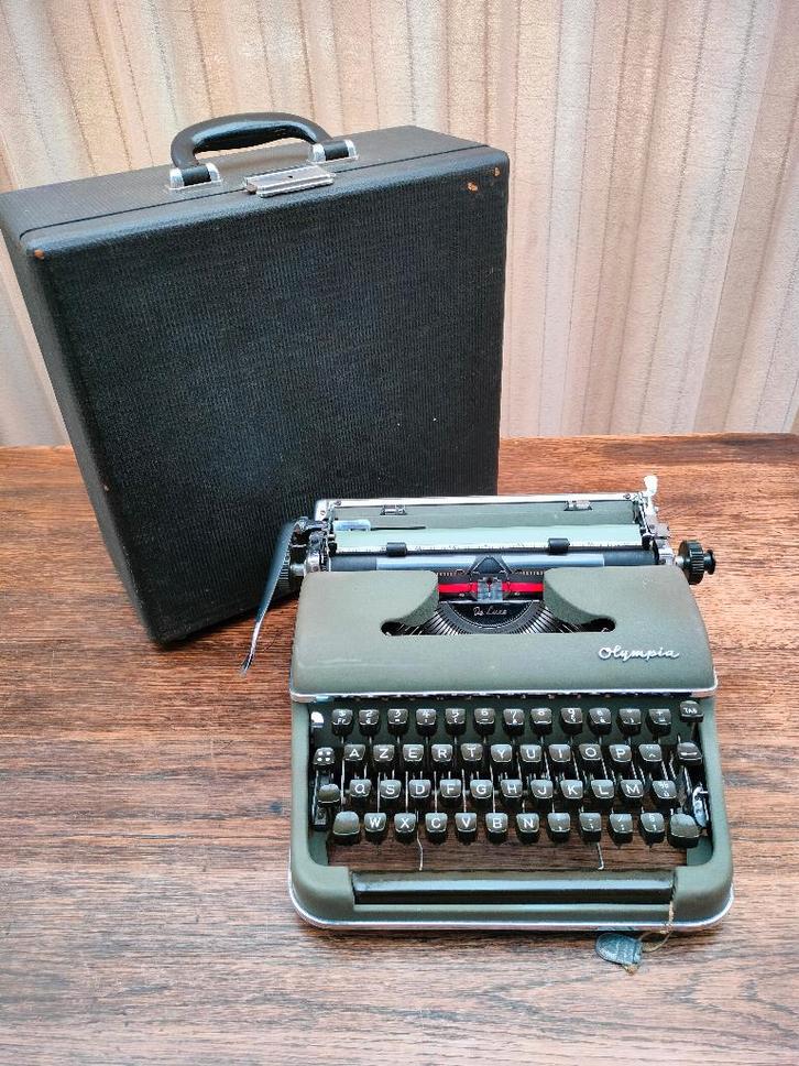 Typemachine OLYMPIA SM 3. Old-Timer 1953. Matgroen. AZERTY., Diversen, Typemachines, Gebruikt, Ophalen of Verzenden