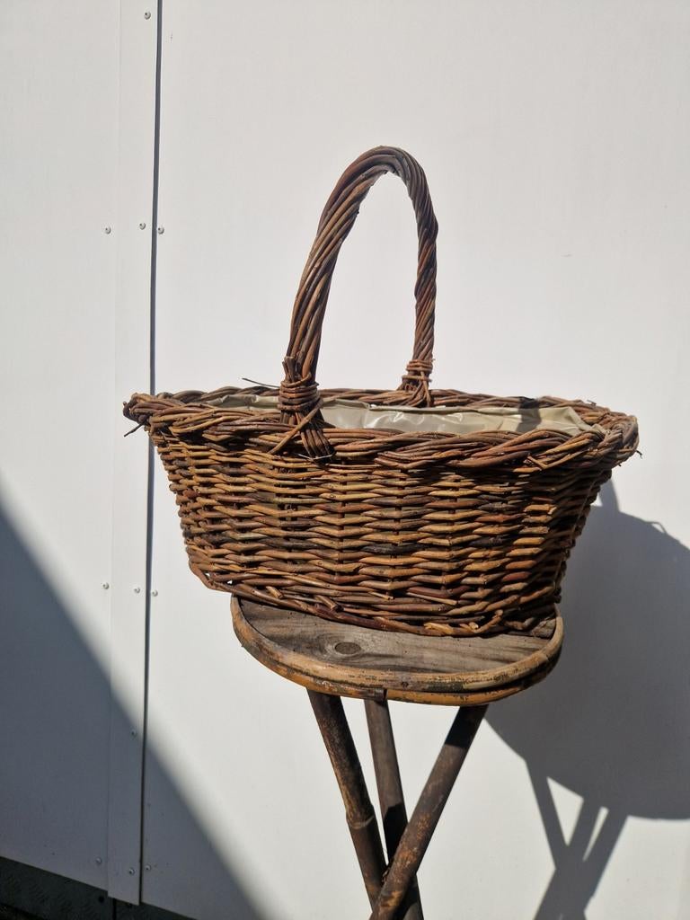 Bruine stevige handgemaakte bloemenmand fruitmand, Mand, Ophalen of Verzenden, Zo goed als nieuw, Riet