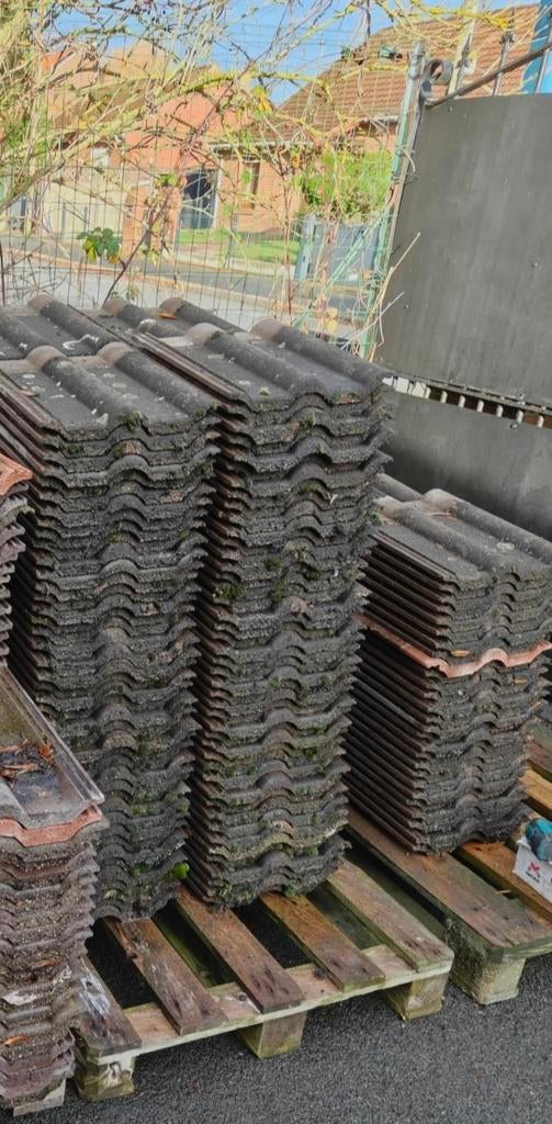 Tuiles REDLAND Béton + Gouttières PVC ​Suite à des travaux,, Bricolage & Construction, Enlèvement, Comme neuf, Gris, Tuiles
