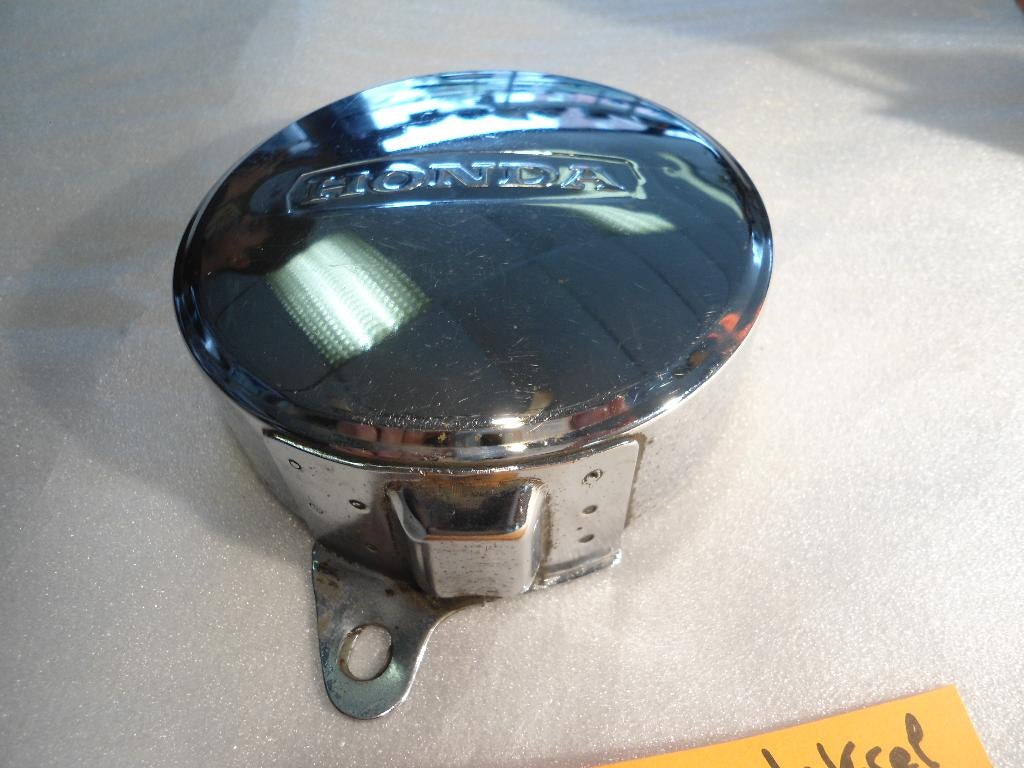 Honda camino : origineel ontstekingsdeksel met kleine deuk, Fietsen en Brommers, Brommeronderdelen | Algemeen, Ophalen, Gebruikt