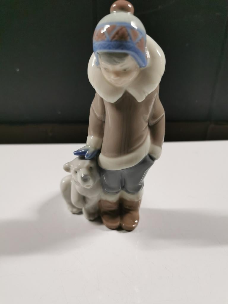 Eskimoboy with pet. Lladro. Juan Huerta., Ophalen of Verzenden