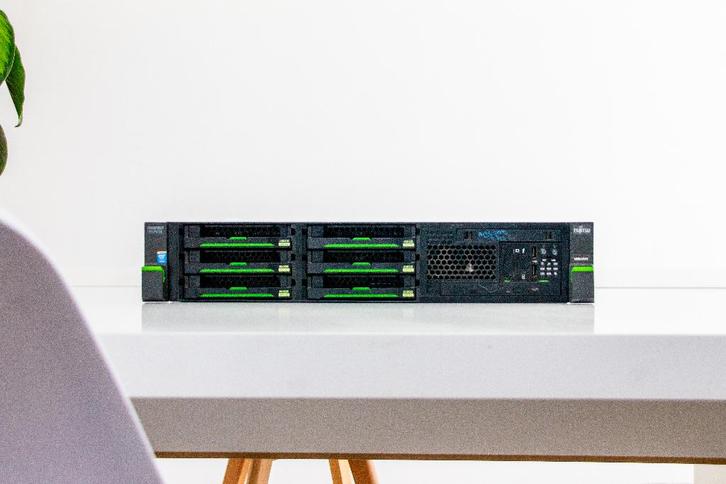 Fujitsu Primergy RX300 S8 Server, Informatique & Logiciels, Serveurs, Comme neuf, 2 à 3 Ghz, 1 TB ou plus, Composants échangeables à chaud