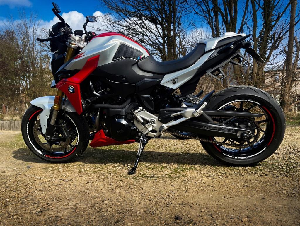 BMW F900R, Motoren, Motoren | BMW, Particulier, Naked bike, meer dan 35 kW, 2 cilinders, Motorrijbewijs A, LED Verlichting, Quickshifter