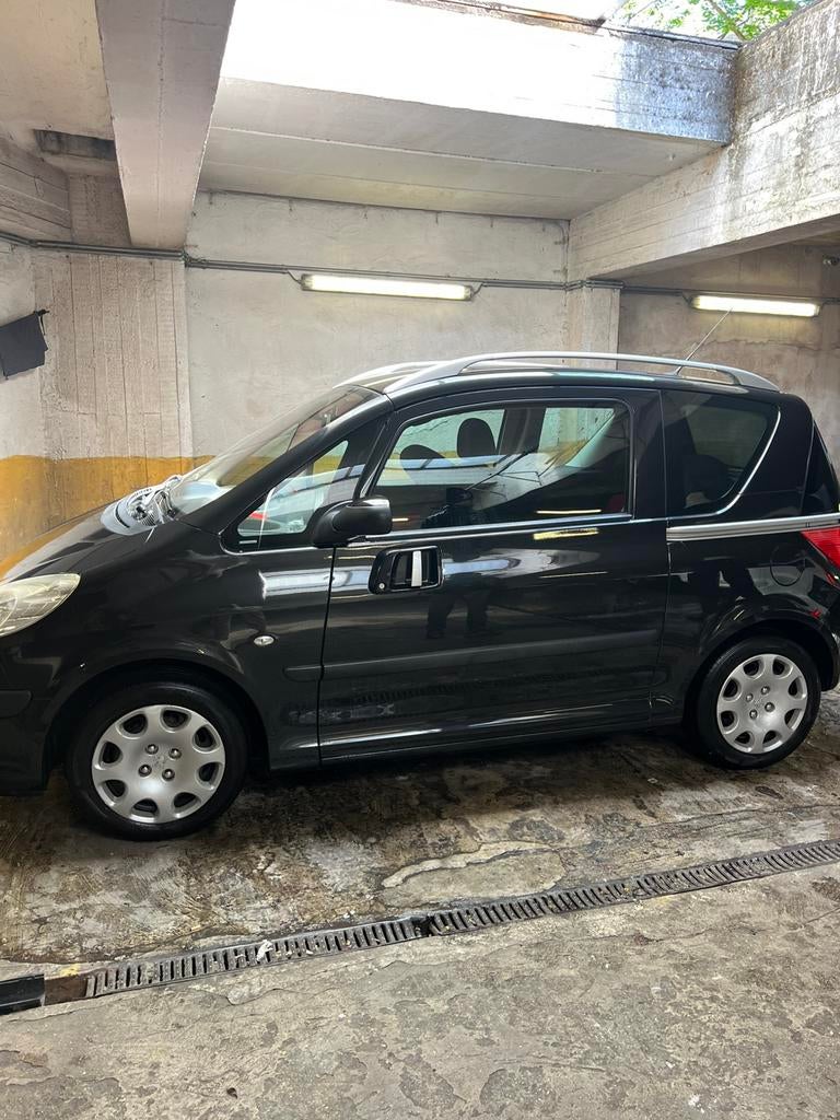 Peugeot 1007 benzine 118,000km, Auto's, Peugeot, 4 zetels, Stof, Overige kleuren, Handgeschakeld