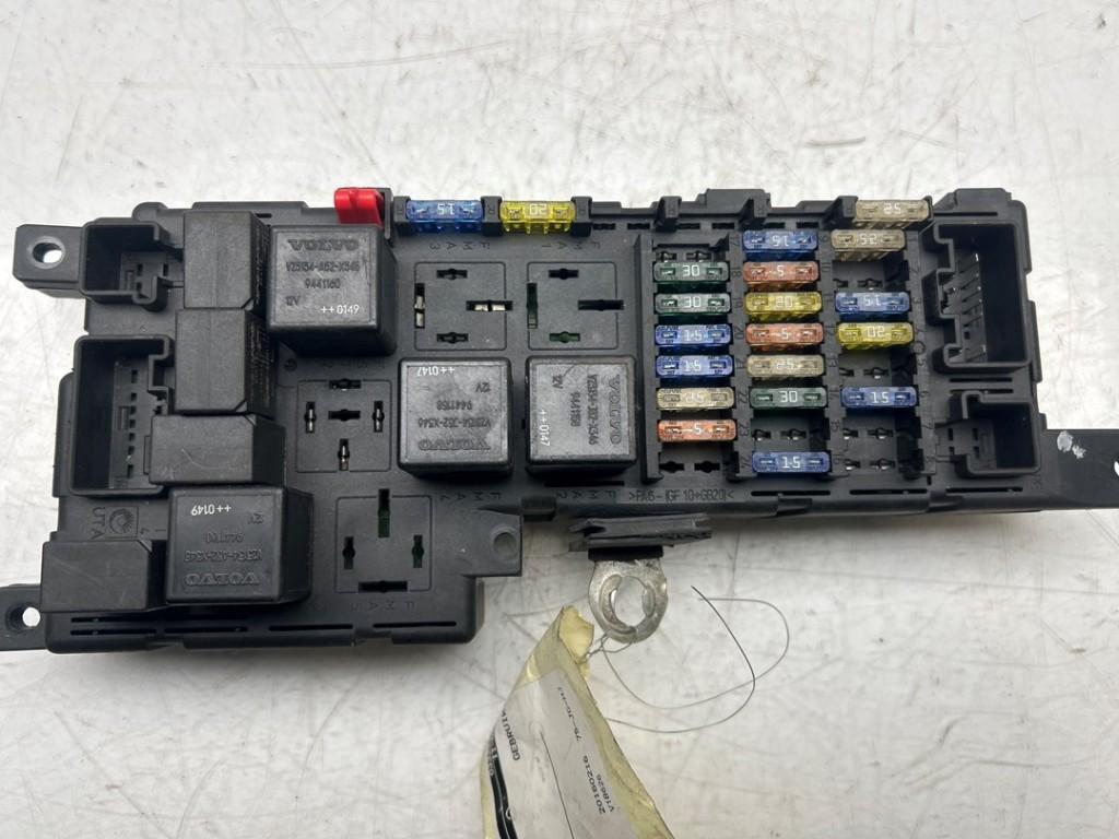 BOITIER FUSIBLES Volvo S60 I (RS / HV) (|5183222326|), Dhr. J. Ham, Administratie@autoham.nl, Nijkerkerstraat 27a 27a
3821 CD  AMERSFOORT, NL