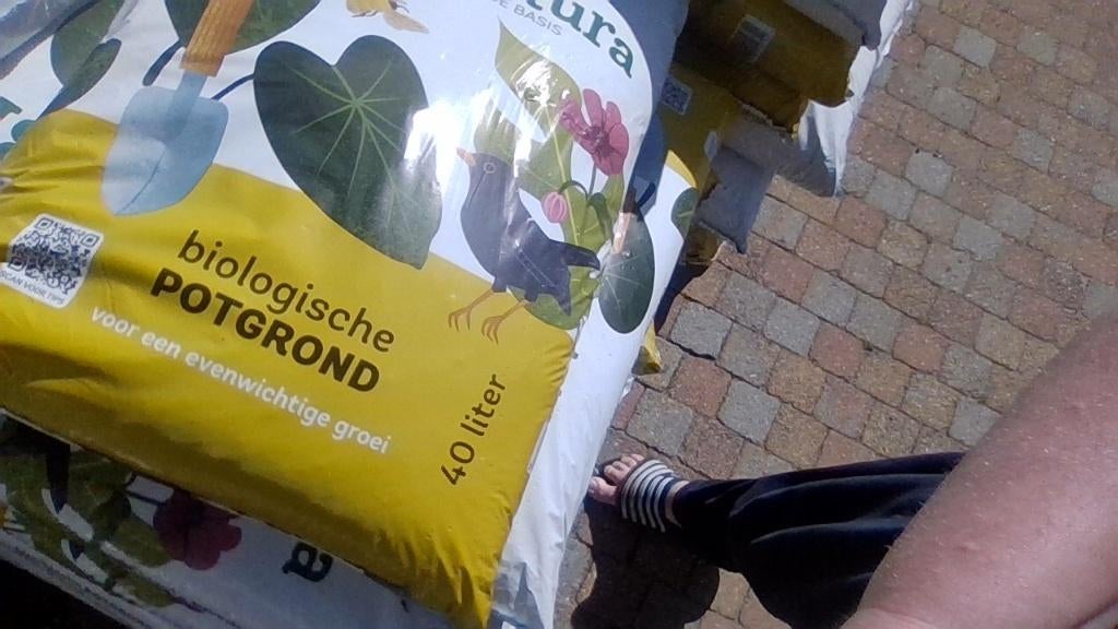 40 zaken biologische potgrond MOETEN WEG per 10 verkrijgbaar, Ophalen, Potgrond