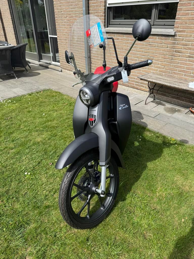 Honda 125 SuperCub, Vélos & Vélomoteurs, Vélomoteurs & Scooters bridés, Enlèvement, Comme neuf