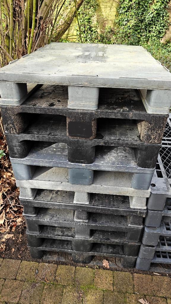 15 kunststof paletten MIX met gesloten dek, Enlèvement, Utilisé