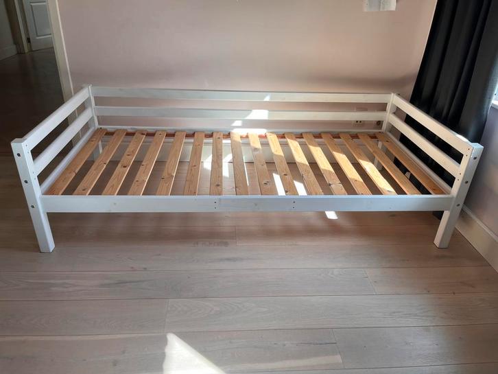 Eenpersoonsbed, Kinderen en Baby's, Kinderkamer | Bedden, Zo goed als nieuw, Lattenbodem, Ophalen