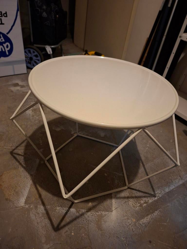 Pentagon bijzettafel wit gelakt metaal., Maison & Meubles, Tables | Tables d'appoint, Enlèvement