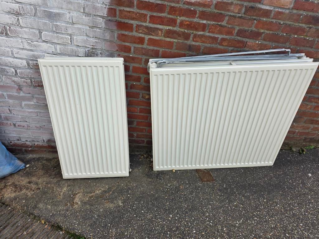 2 radiatoren met beugels, Ophalen