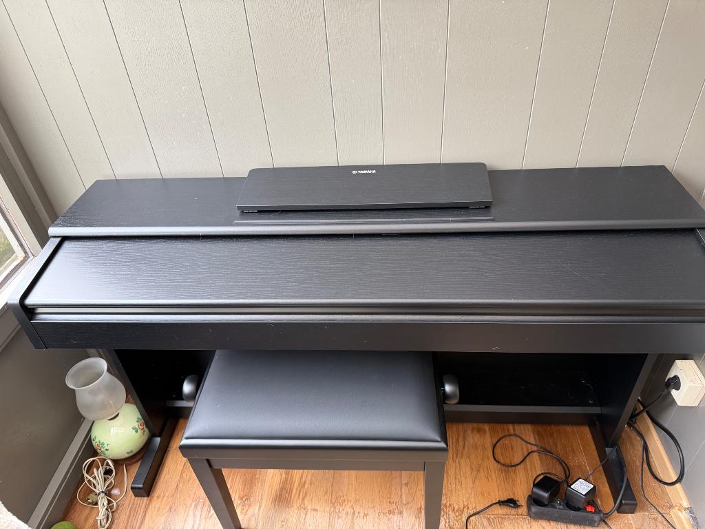 Piano yamaha YDP145 noir, Ophalen, Zwart, Zo goed als nieuw, Piano