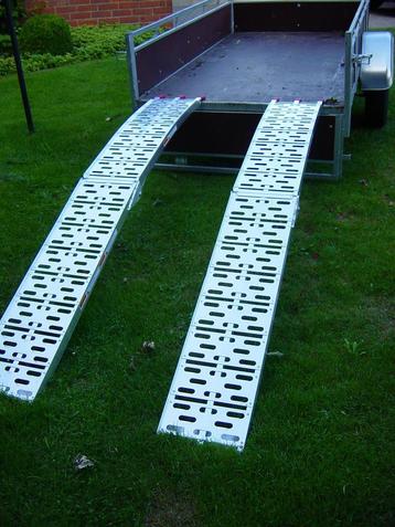 Plooibare oprijrampen,oprijplaten in aluminium.  beschikbaar voor biedingen