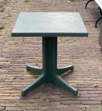 Vierkante Tuin - terras tafels. beschikbaar voor biedingen