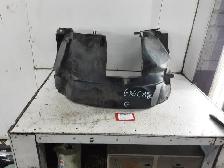 BINNENSPATSCHERM LINKS VOOR Dacia Duster (SR), Auto-onderdelen, Carrosserie, Spatbord, Dacia, Voor, Links, Gebruikt