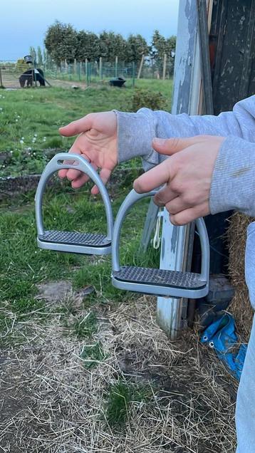 Stijgbeugels beschikbaar voor biedingen
