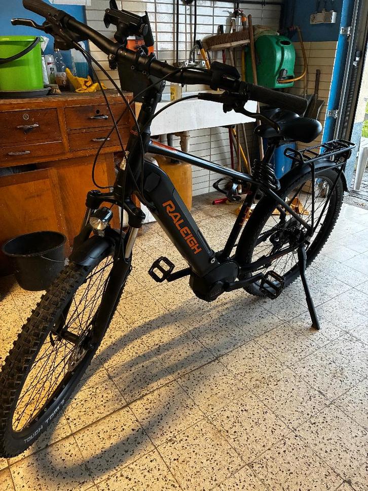 A vendre Vélo électrique de route VTC Raleigh Dundee 9, Fietsen en Brommers, Elektrische fietsen, Zo goed als nieuw, Overige merken