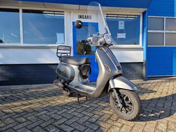 A-klasse Vespa look scooter Capri ( Nederland ) gts toscana beschikbaar voor biedingen