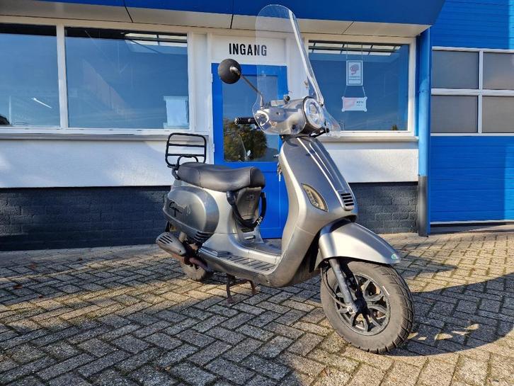 A-klasse Vespa look scooter Capri ( Nederland ) gts toscana, Fietsen en Brommers, Scooters | Aprilia, Gebruikt, Overige modellen