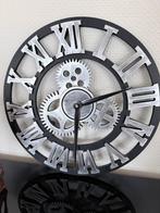 Grande horloge chiffres Romain, Maison & Meubles, Accessoires pour la Maison | Horloges, Enlèvement, Comme neuf