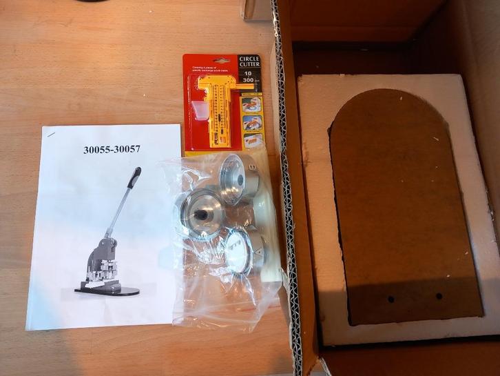 Button machine, Hobby en Vrije tijd, Knutselen, Nieuw, Materiaal, Ophalen