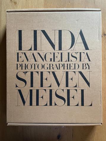 Linda Evangelista Photographed by Steven Meisel SIGNED copy beschikbaar voor biedingen