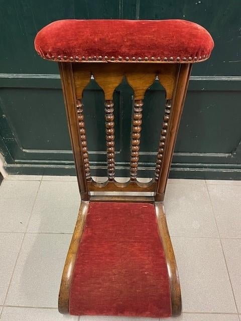 antieke kerkstoel, Enlèvement