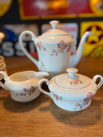 Koffiekan, melkkan en suikerpot Mosa roze bloesem beschikbaar voor biedingen