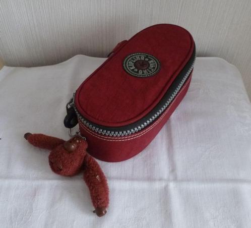 Kipling pennenetui „Duobox” bordeaux + aap, Diversen, Schoolbenodigdheden, Gebruikt, Ophalen of Verzenden