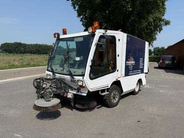 Tennant A80 veegmachine veegwagen (bj 2009) beschikbaar voor biedingen
