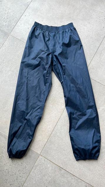 Regenbroek maat 141-150 (10-11j) beschikbaar voor biedingen