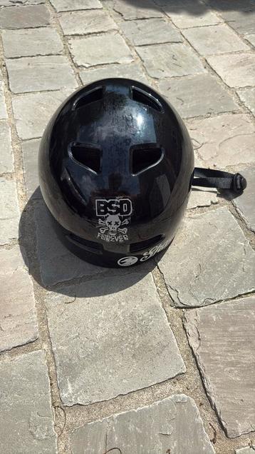BMX helm beschikbaar voor biedingen