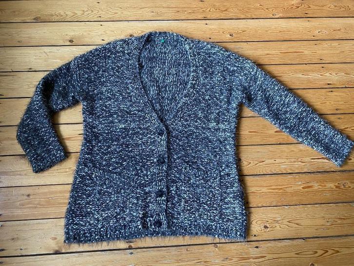 Merk Benetton, mooi lang grijs vest, maat M, in mooie staat!, Kleding | Dames, Truien en Vesten, Zo goed als nieuw, Maat 38/40 (M)