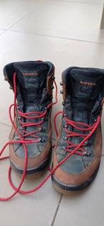Chaussures de randonnée marche Lowa 44, Comme neuf, Enlèvement ou Envoi, Chaussures