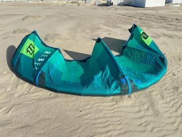 Pakket 2 kites (North Rebel 9 + Neo 6) + 1 bar beschikbaar voor biedingen