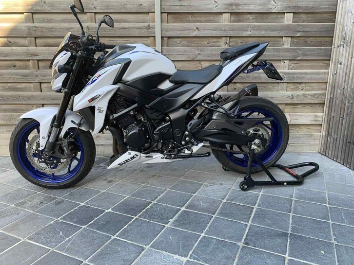 suzuki gsx S 750 *8800km**2/2020**akrapovic **undertail**, Motoren, Motoren | Suzuki, Bedrijf, Naked bike, meer dan 35 kW, 4 cilinders