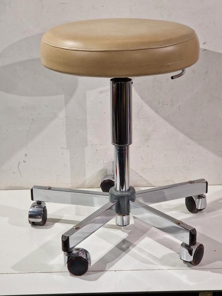 Jorg & Sohn kruk instelbaar, schoonheidsspecialist kinesist, Huis en Inrichting, Bureaustoelen, Zo goed als nieuw, Ergonomisch