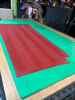 Rode kleur tuigleer 3-3,5 mm dikte half soepel, Hobby en Vrije tijd, Stoffen en Lappen, Ophalen of Verzenden, Zo goed als nieuw