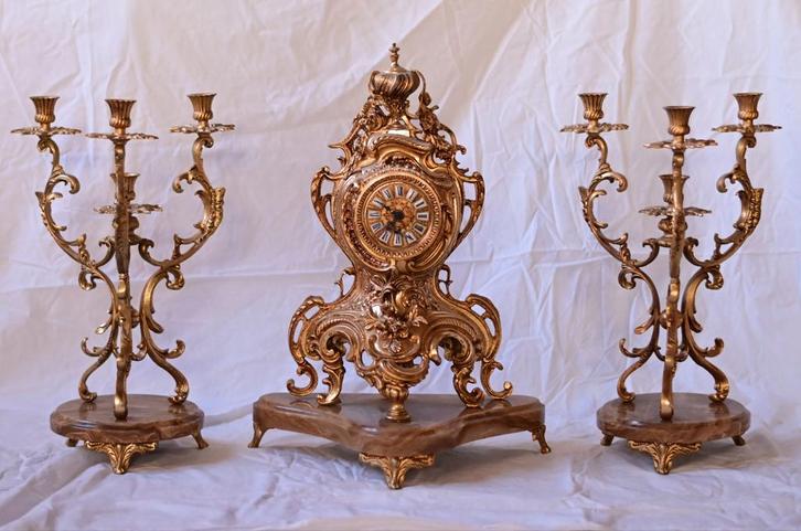 Verbronsde tafelklok met kandelaars, Antiquités & Art, Antiquités | Bougeoirs, Enlèvement