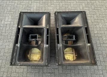 2x Lege Community RS880 kasten beschikbaar voor biedingen